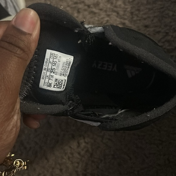Toddlers Yeezy sneakers - Picture 3 of 3